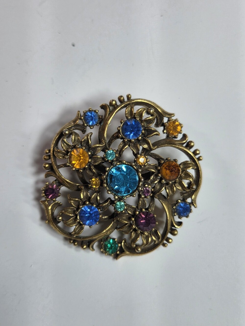 vintage floral carved ornate coro brooch gold tone rhinestones pin signed